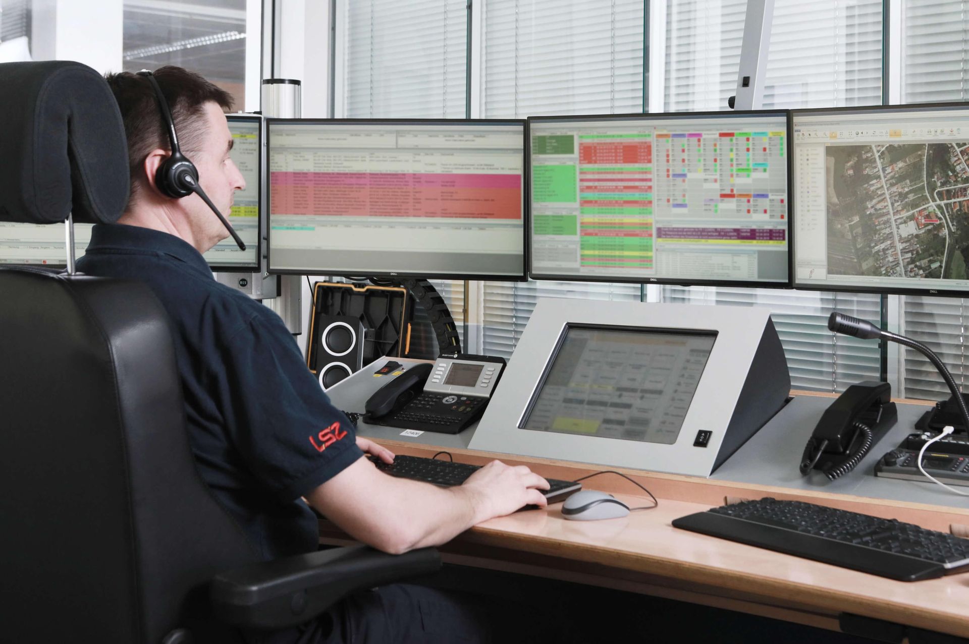 Mitarbeiter im Büro der LSZ